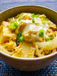 ◆厚揚げと玉ねぎの卵丼◆ふわとろ-レシピのメイン写真
