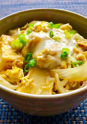 ◆厚揚げと玉ねぎの卵丼◆ふわとろ-レシピのメイン写真