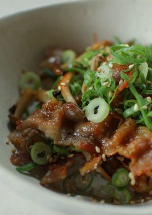 簡単ひとり飯☆豚バラのカリッカリ丼-レシピのメイン写真