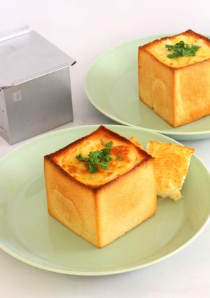 プチキューブ型で作る♪丸ごとグラタンパン-レシピのメイン写真
