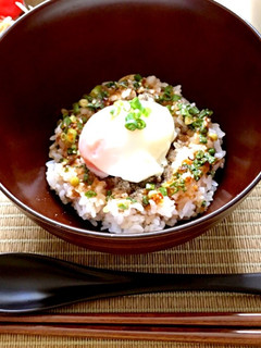 簡単&速攻☆よだれ鶏の濃旨ソースで温玉丼-レシピのメイン写真