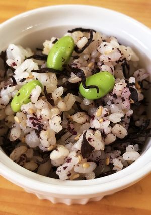 ゆかり・もち麦・枝豆・ひじきの混ぜご飯-レシピのメイン写真