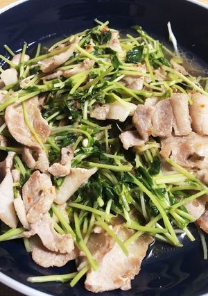 炒めて簡単！豆苗と豚バラドレッシング和え-レシピのメイン写真