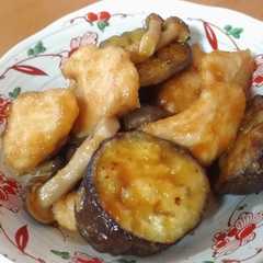 รูปของ なすと鶏むね肉としめじの甘辛炒め