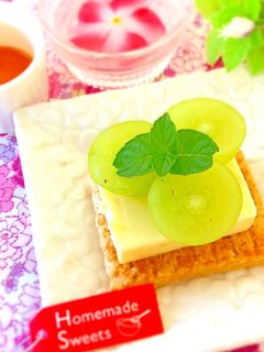 チーズにフルーツ、メイプルシロップ-レシピのメイン写真