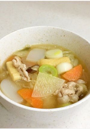 表順にドンドン切って鍋に入れる！簡単豚汁-レシピのメイン写真