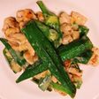 オクラと鶏むね肉のチーズ炒め