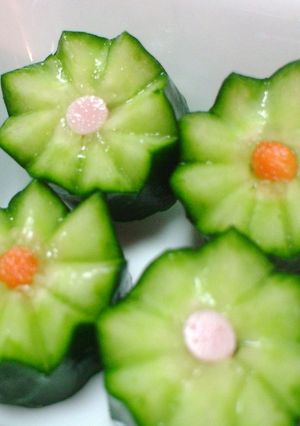 キャラ弁に☆きゅうりでお花-レシピのメイン写真