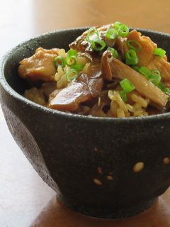 〖 鶏もも肉と舞茸とエリンギの混ぜご飯〗-レシピのメイン写真