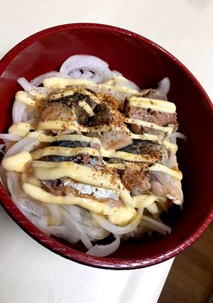 ズボラ美味飯♪鯖缶のマヨ醤油かけ丼-レシピのメイン写真