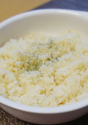 炊飯器で作る秘密のガーリックライス-レシピのメイン写真
