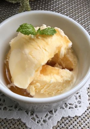 バニラアイスにごま油をトッピング♪-レシピのメイン写真