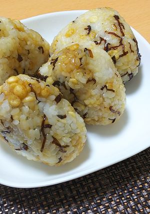 【龍愛】天かすと塩昆布のおにぎり-レシピのメイン写真