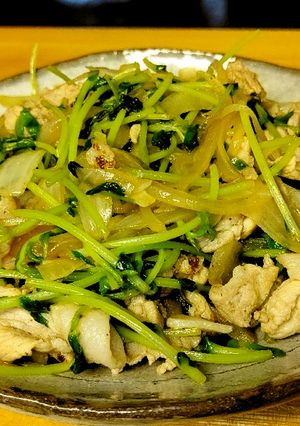 豆苗と豚こま切れ肉のゴマ醤油炒め。-レシピのメイン写真