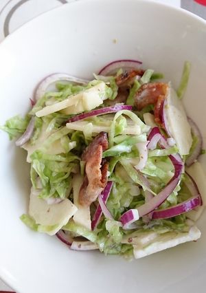 キャベツとリンゴとベーコンのサラダ-レシピのメイン写真