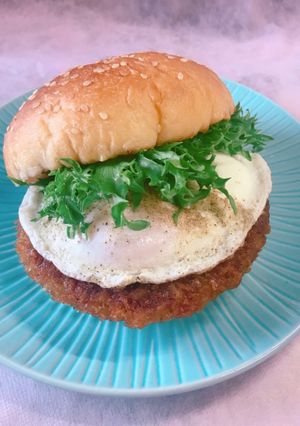 コンビニのバーガーをボリュームup!-レシピのメイン写真