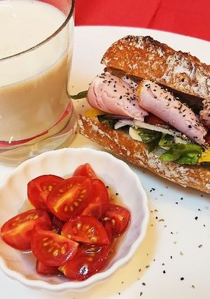 簡単朝ごはん♪ハムサラダバケットサンド-レシピのメイン写真