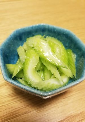 塩麹で揉むだけ簡単副菜⭐セロリの浅漬け-レシピのメイン写真