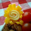 **薄焼き卵のくるくるお花 キャラ弁**