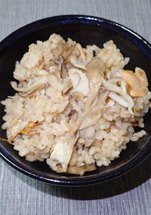 秋香るきのこと鮭の炊き込みご飯-レシピのメイン写真