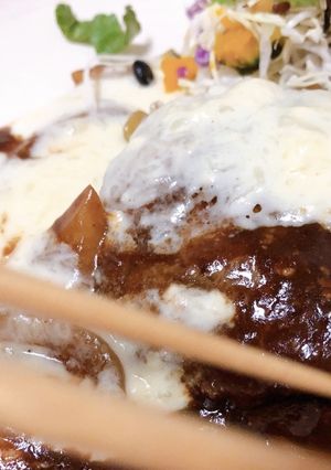 簡単とろ〜りチーズソースのハンバーグ-レシピのメイン写真