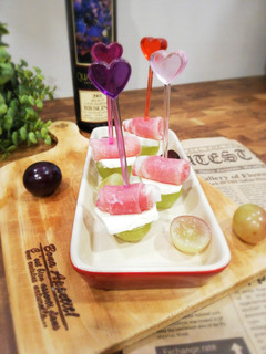 葡萄と生ハムとクリームチーズのピンチョス-レシピのメイン写真