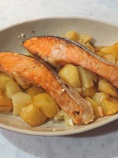 鮭とじゃがいもの塩バター焼き-レシピのメイン写真