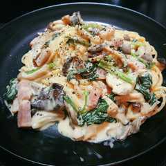 รูปของ ほうれん草ベーコンきのこクリームパスタ
