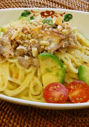 サバ水煮缶とアボカドの豆乳スープパスタ-レシピのメイン写真