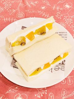 材料4つで!色鮮やかなフルーツサンド-レシピのメイン写真