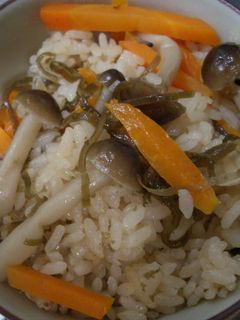 簡単 にんじんとしめじの炊き込みご飯-レシピのメイン写真