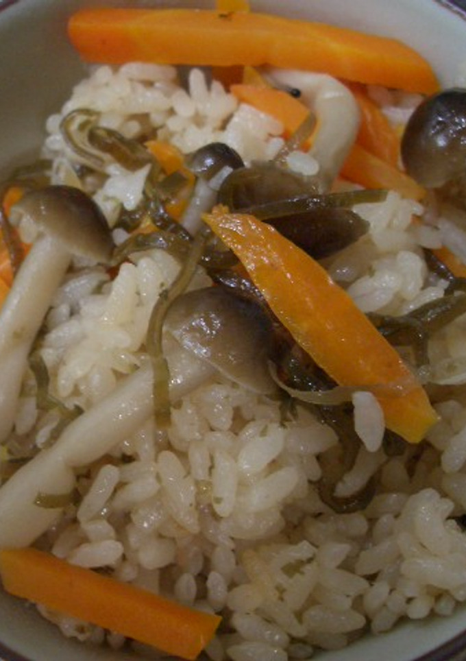 簡単　にんじんとしめじの炊き込みご飯-レシピのメイン写真