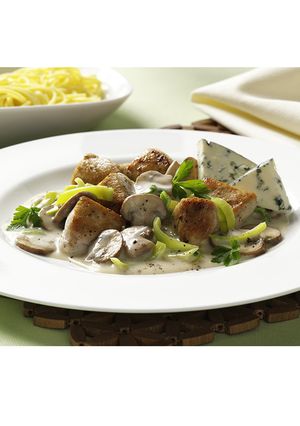鶏むね肉のソテー☆ブルーチーズソース-レシピのメイン写真