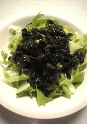 レタスとわかめたっぷりのサラダ♪-レシピのメイン写真