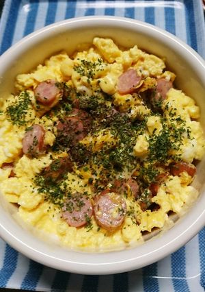 レンチン！ふわふわ玉子とソーセージの丼♪-レシピのメイン写真