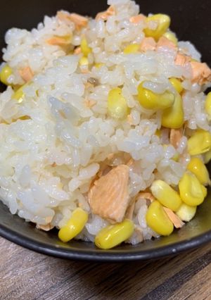 簡単☆炊飯器で鮭とコーンバターご飯-レシピのメイン写真