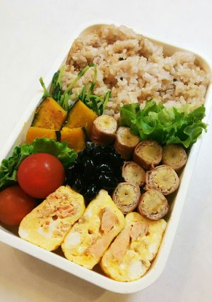 お弁当(10/4)鮭入り玉子焼き-レシピのメイン写真