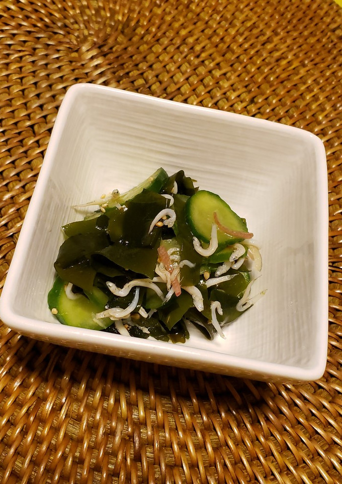 胡瓜とワカメの酢の物 (三杯酢の作り方)-レシピのメイン写真