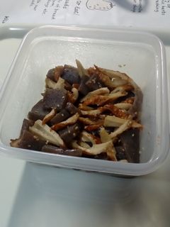 ごま油で、蒟蒻と竹輪の甘辛炒め。-レシピのメイン写真
