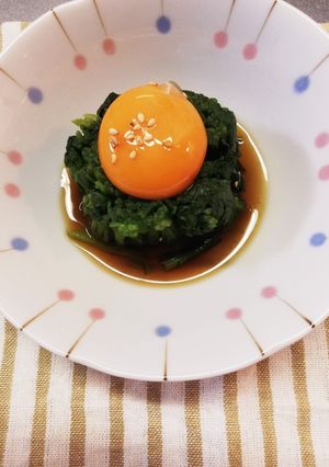素材3つだけ！ほうれん草の黄身のせ-レシピのメイン写真
