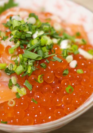 究極の飯テロ!塩麹漬け海鮮親子丼!-レシピのメイン写真