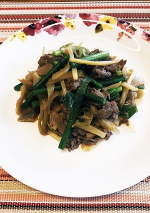 牛肉と搾菜とニンニクの芽の炒めもの-レシピのメイン写真