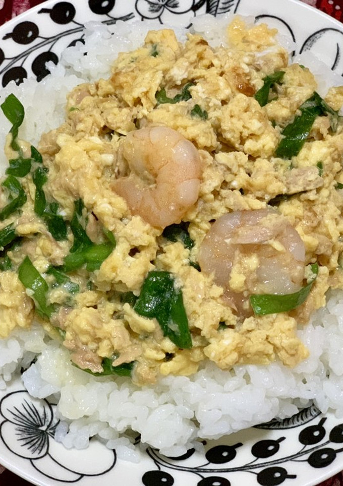 海老とシーチキンのニラ玉丼-レシピのメイン写真