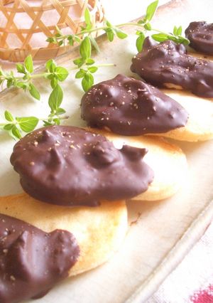 ナッツ入りチョコせんべい-レシピのメイン写真