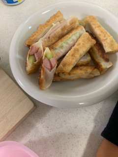 お弁当用に餃子の皮でウィンナーアスパラ巻-レシピのメイン写真