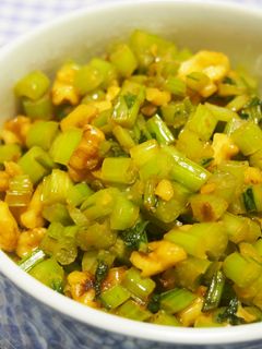 カブの葉とクルミの醤油炒め♪-レシピのメイン写真