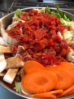 残ったハンバーグ種でうまうまトマト鍋-レシピのメイン写真