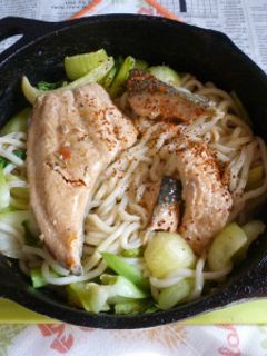 秋鮭のアクアパッツァの〆はうどんで-レシピのメイン写真