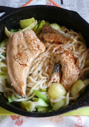 秋鮭のアクアパッツァの〆はうどんで-レシピのメイン写真