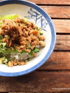 鶏そぼろと小松菜のっけご飯-レシピのメイン写真